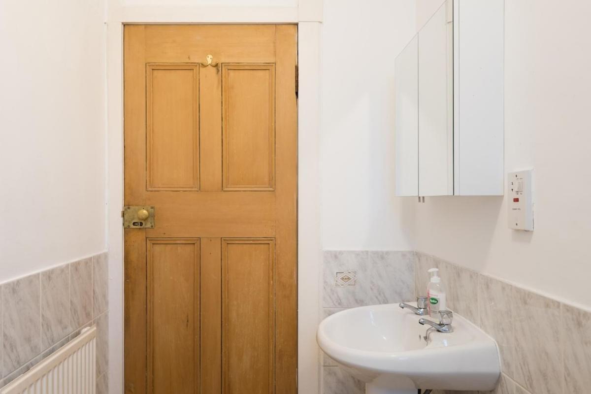 Flat, Close To Centre Apartment *