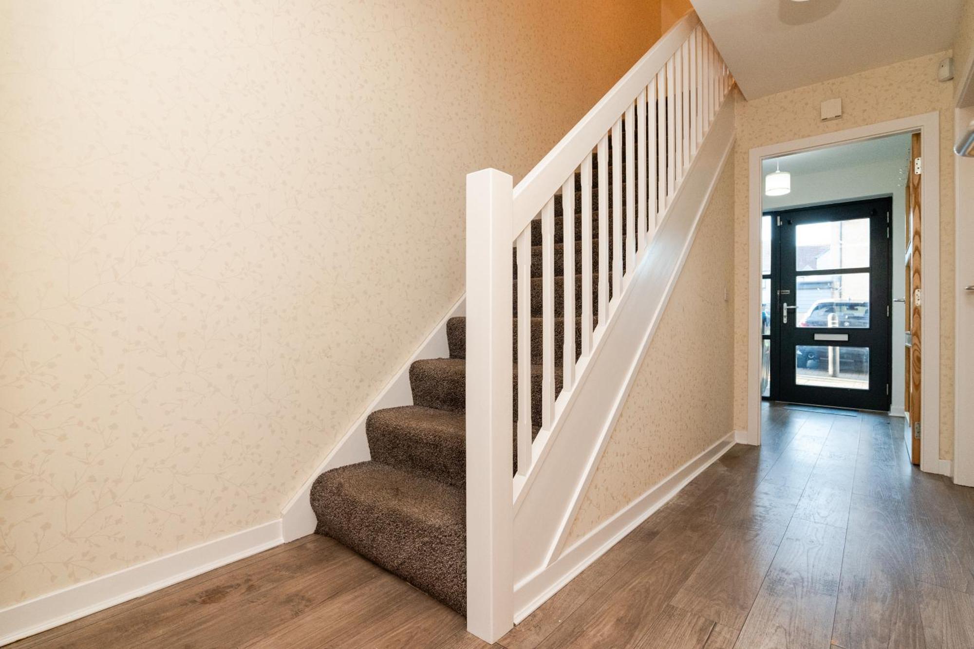 3 Bedroom House - Free Parking Aberdeen
