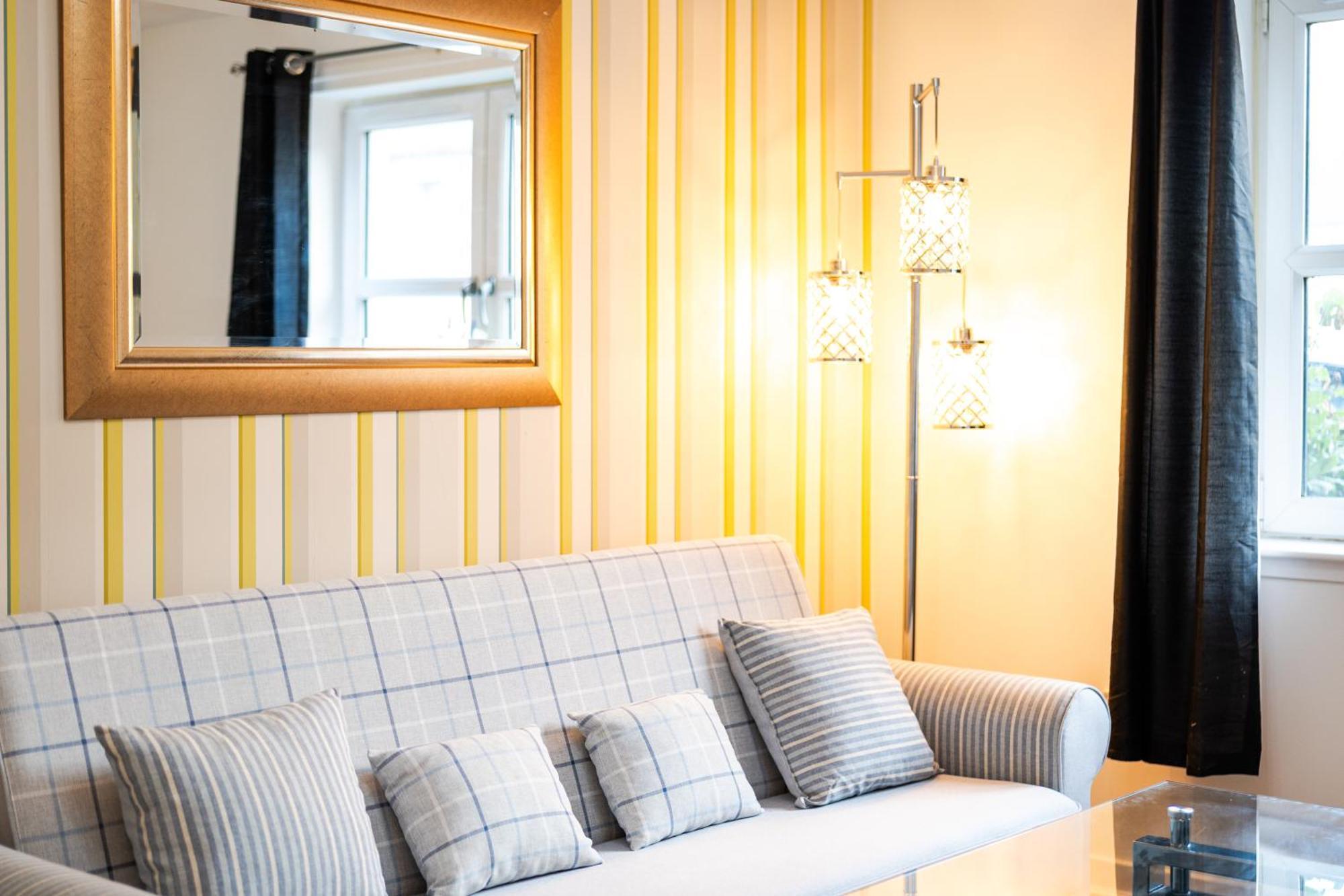 Holiday home 3 Bedroom House - Free Parking