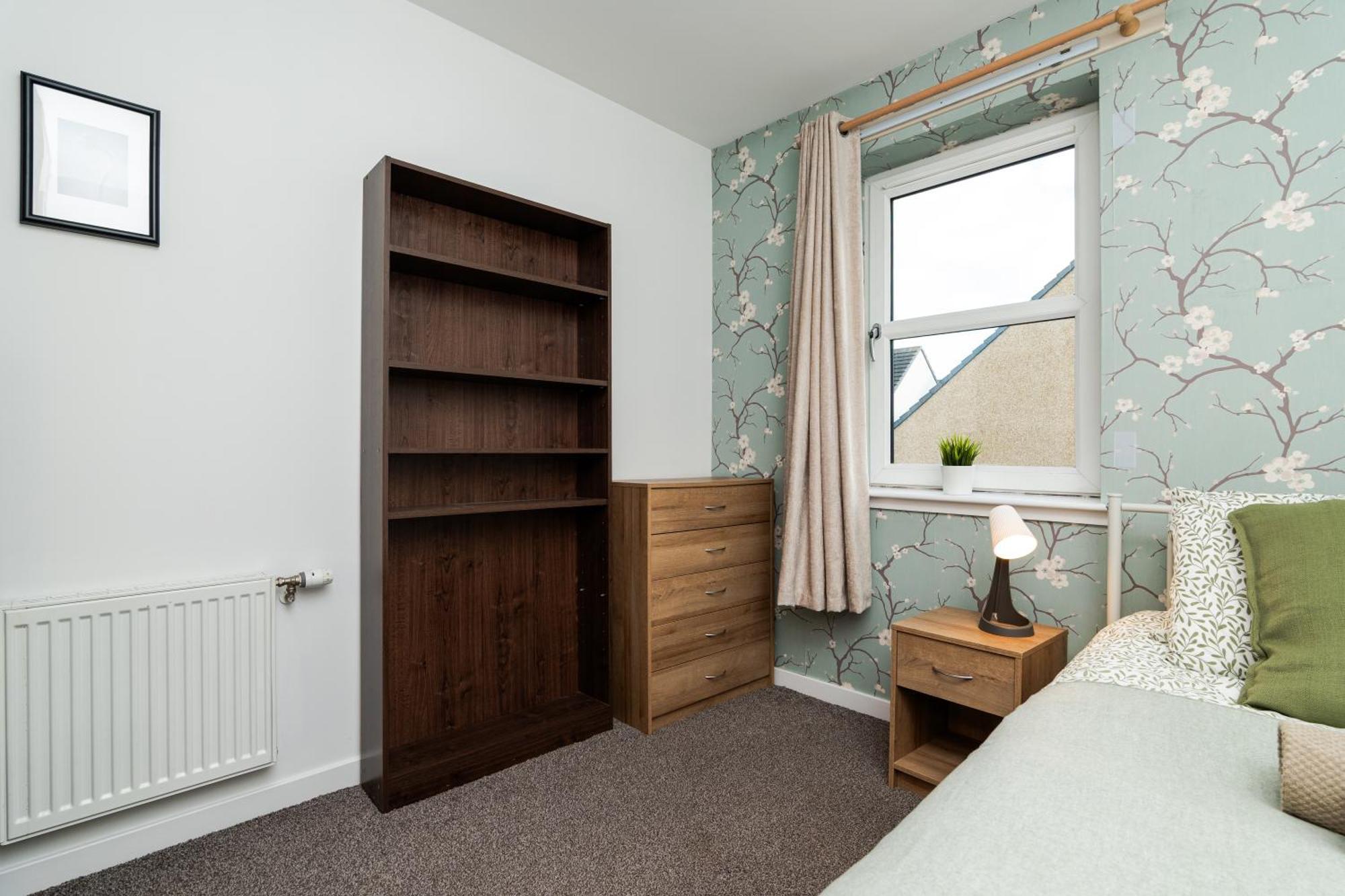 3 Bedroom House - Free Parking Holiday home *