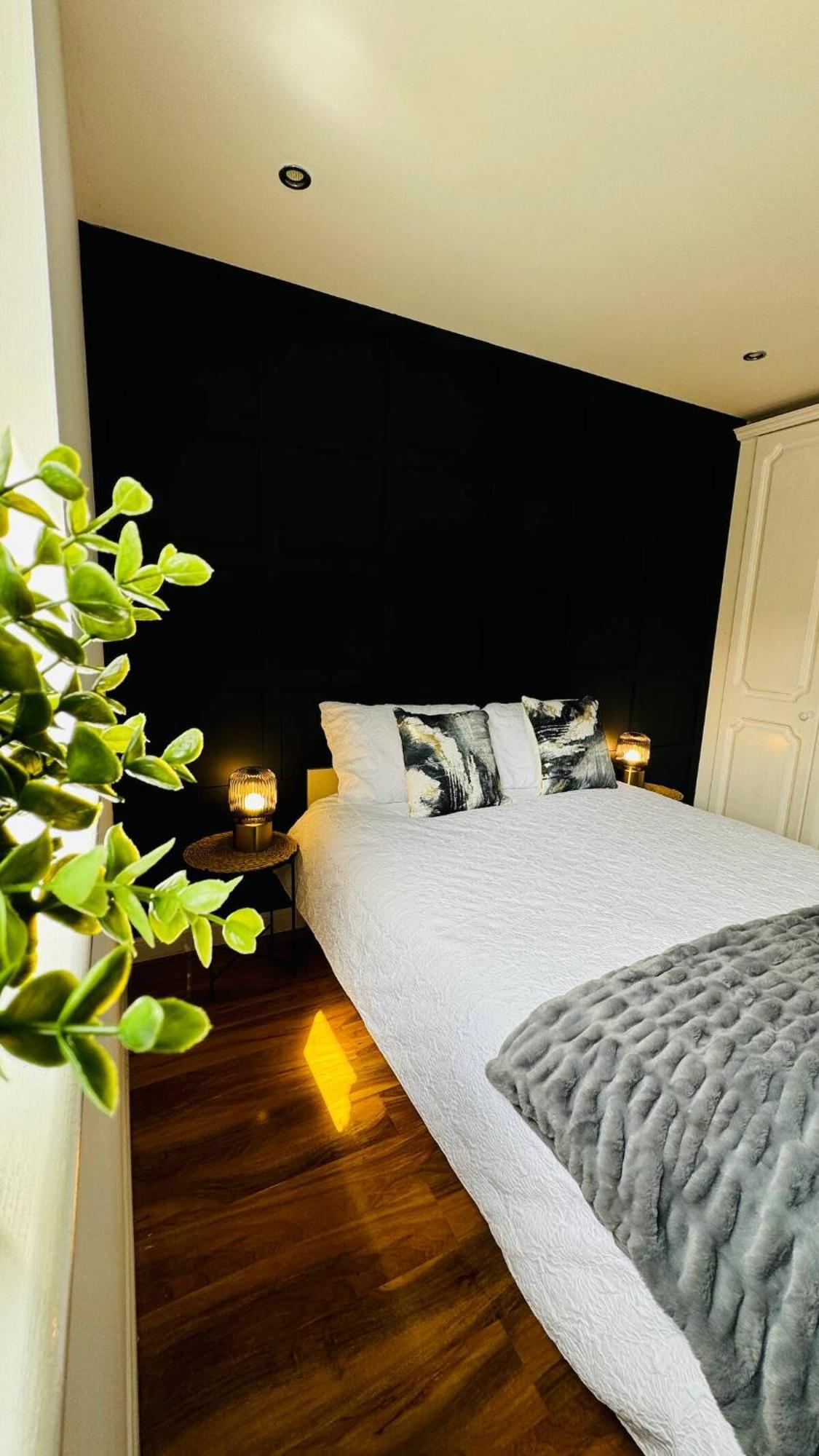 Apartment Modern 2 Bedroom Gf - Centre - Private Car Park