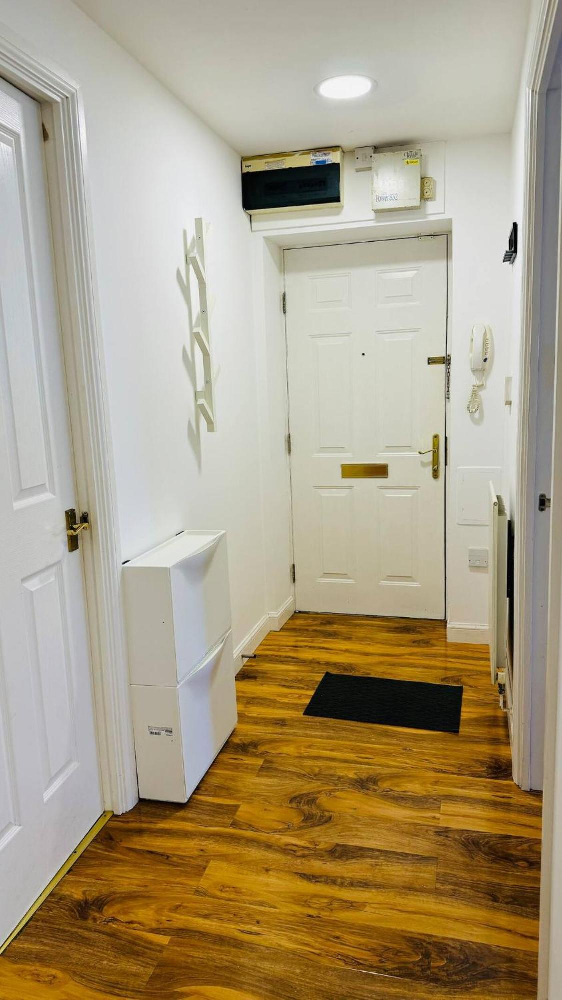 Modern 2 Bedroom Gf - Centre - Private Car Park Apartment