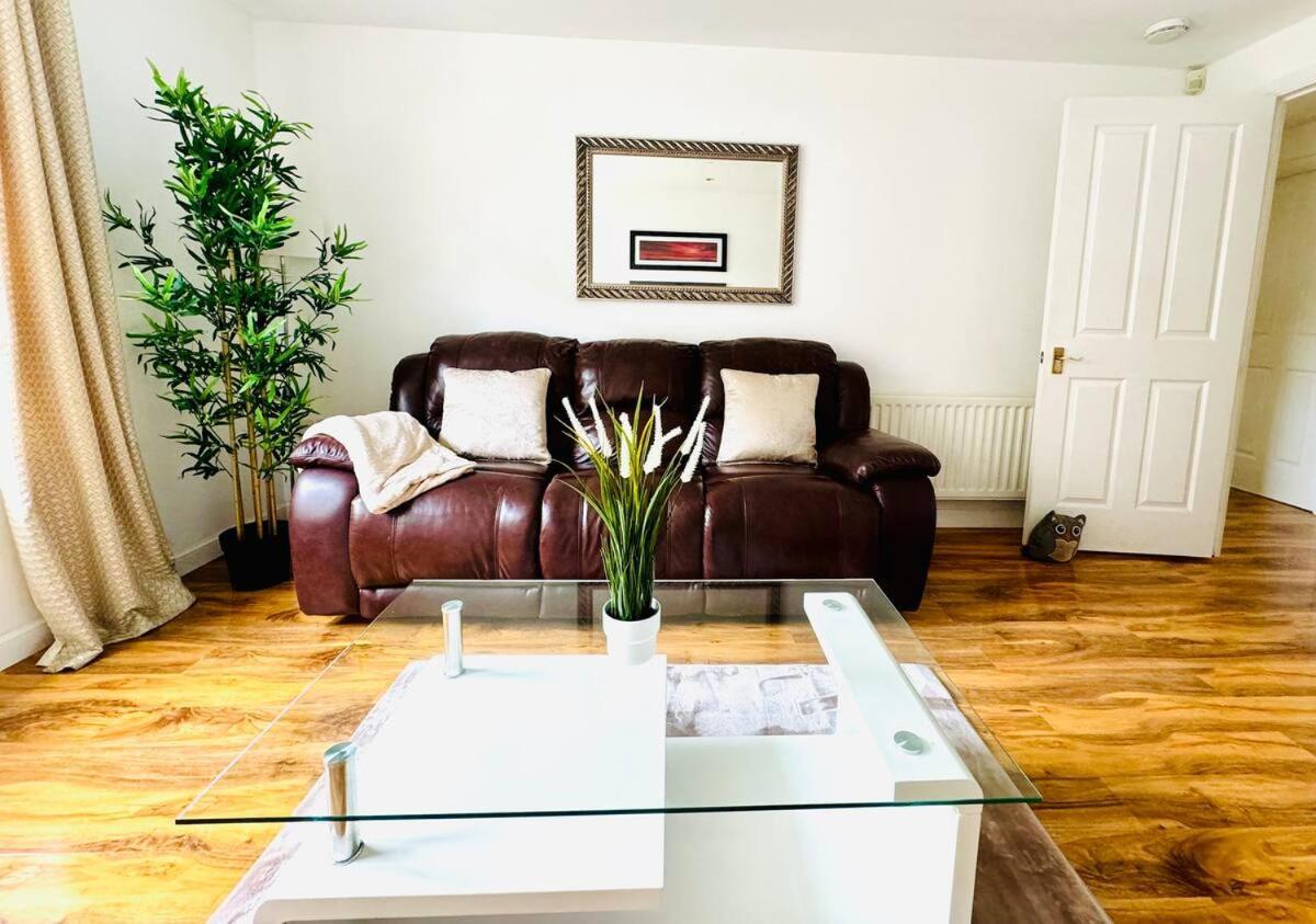 Modern 2 Bedroom Gf - Centre - Private Car Park Aberdeen