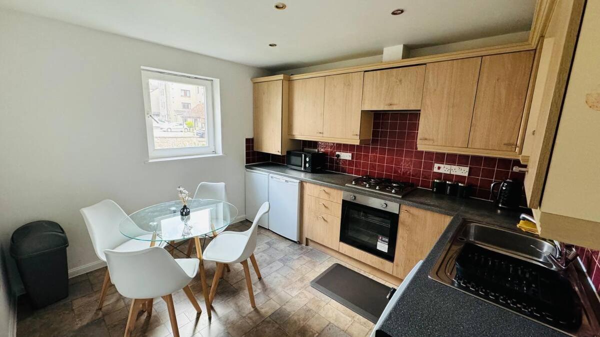Modern 2 Bedroom Gf - Centre - Private Car Park Apartment
