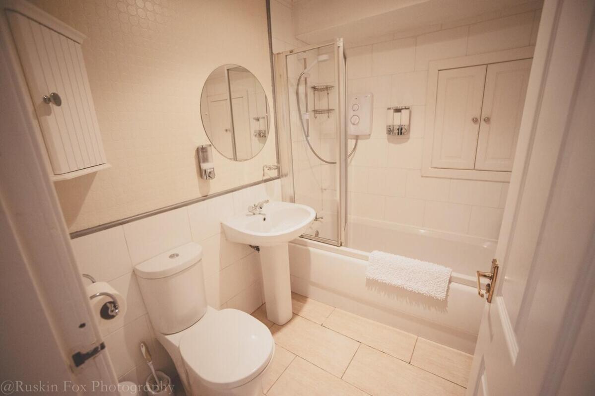 Stylish And Spacious Two Bed In Aberdeen's West End *