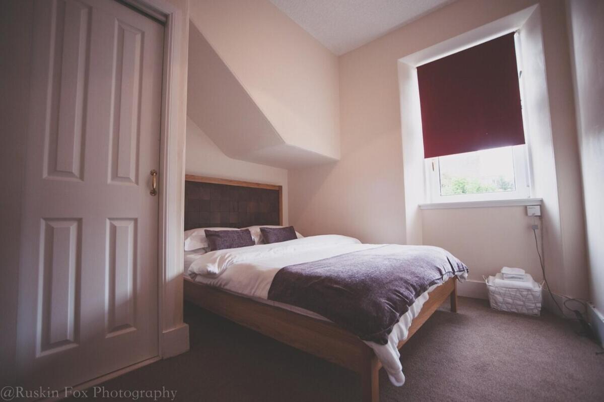 Stylish And Spacious Two Bed In Aberdeen's West End Apartment