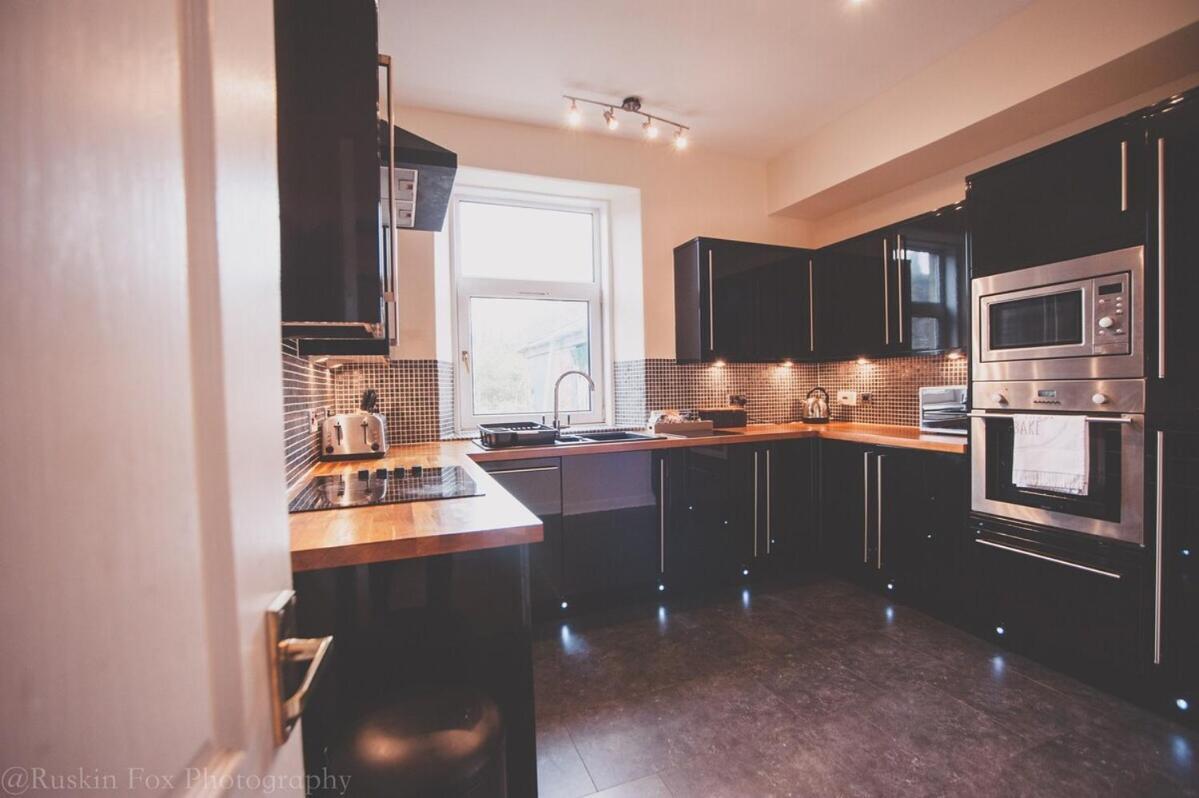 Stylish And Spacious Two Bed In Aberdeen's West End *