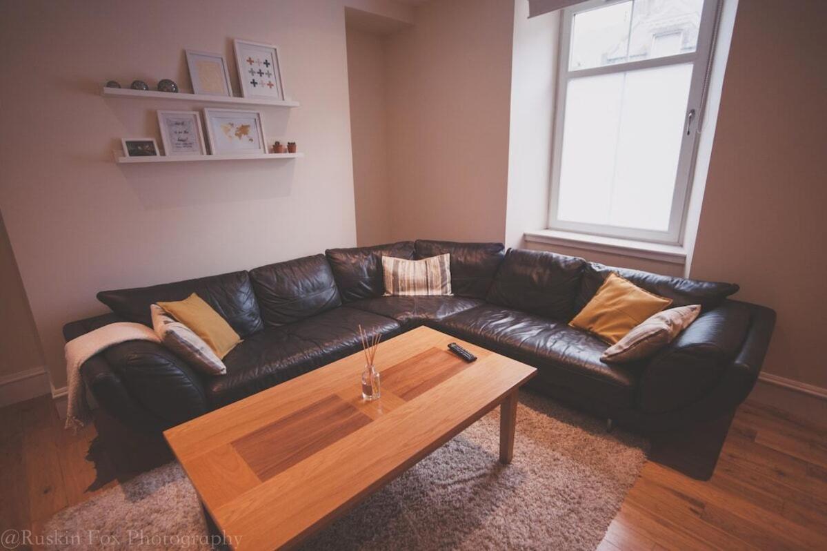 Stylish And Spacious Two Bed In Aberdeen's West End Apartment