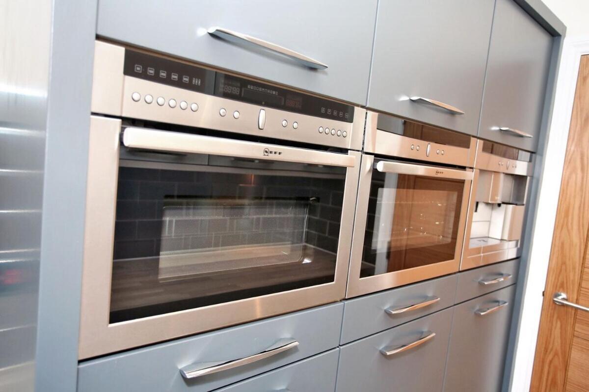 Impressive 3 Bedroom Apartment *