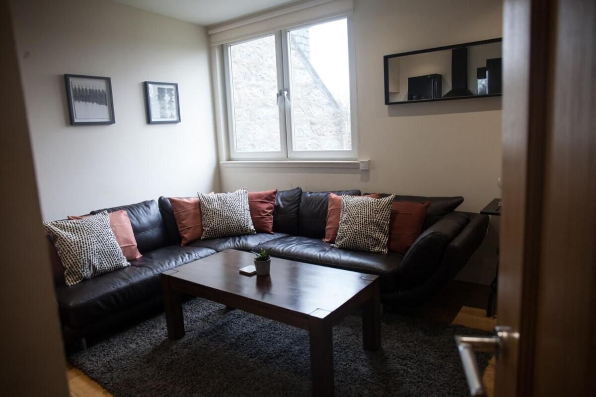 E Apartment *
