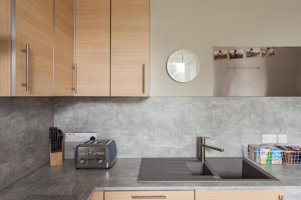 Esslemont Pad Apartment