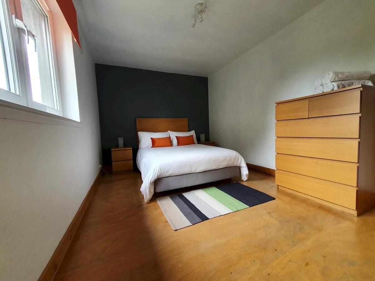 2 Bedroom, Free Parking & Netflix Near Hospitals Aberdeen