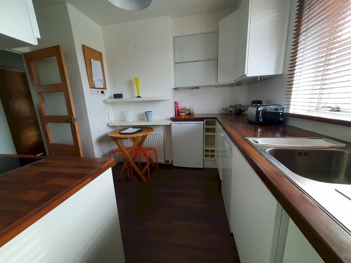 2 Bedroom, Free Parking & Netflix Near Hospitals