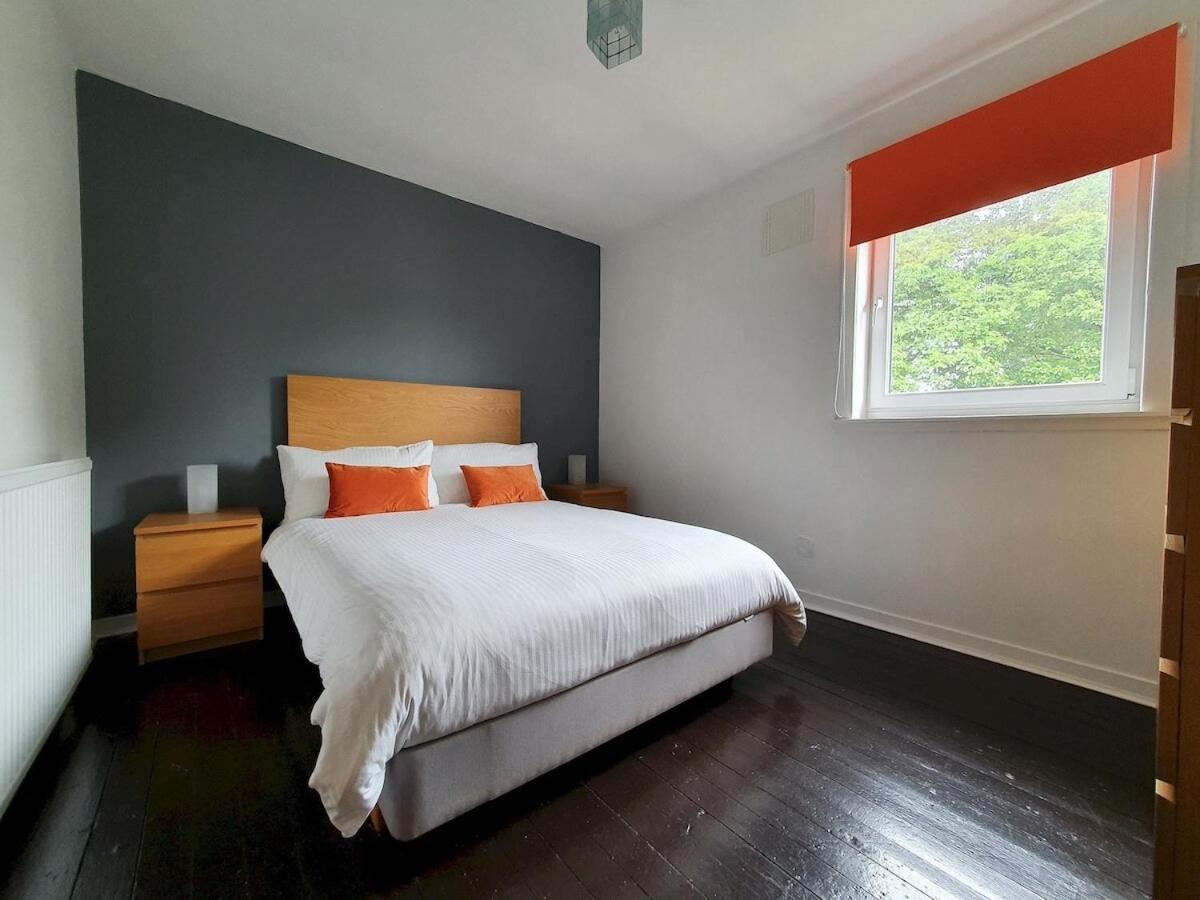 2 Bedroom, Free Parking & Netflix Near Hospitals Apartment *