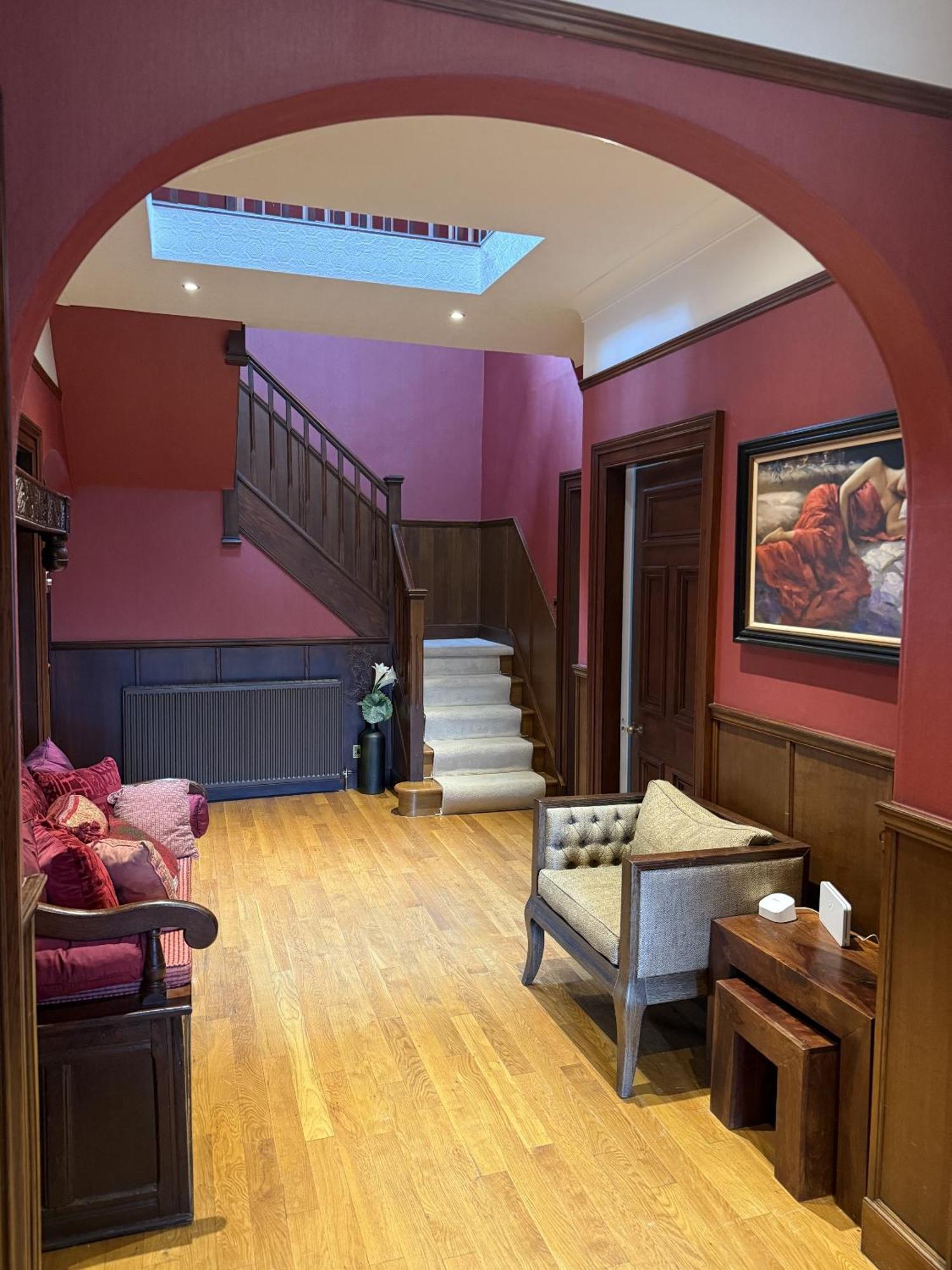 Luxury 5 Bedroom In West End Holiday home