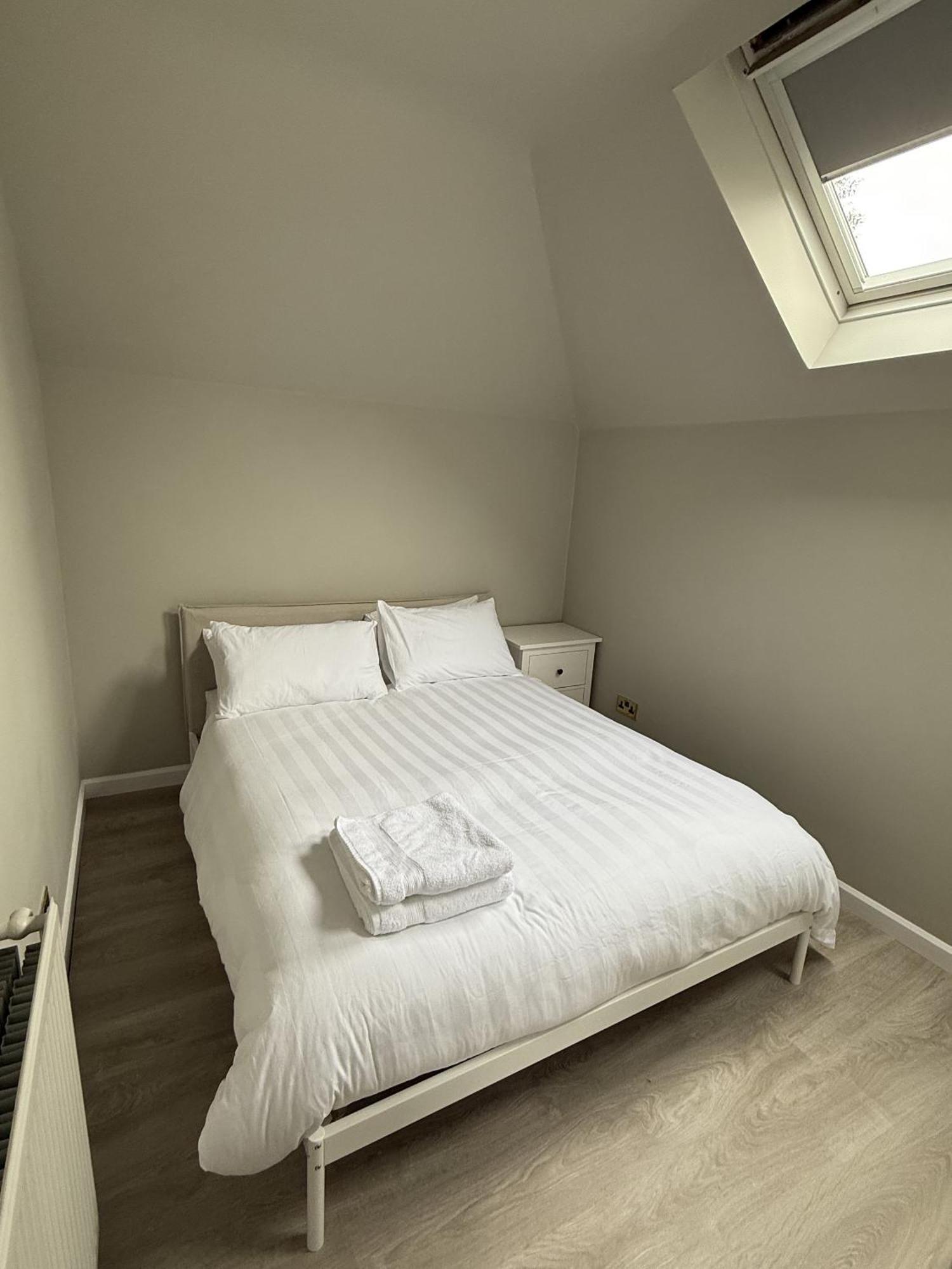 Luxury 5 Bedroom In West End Holiday home