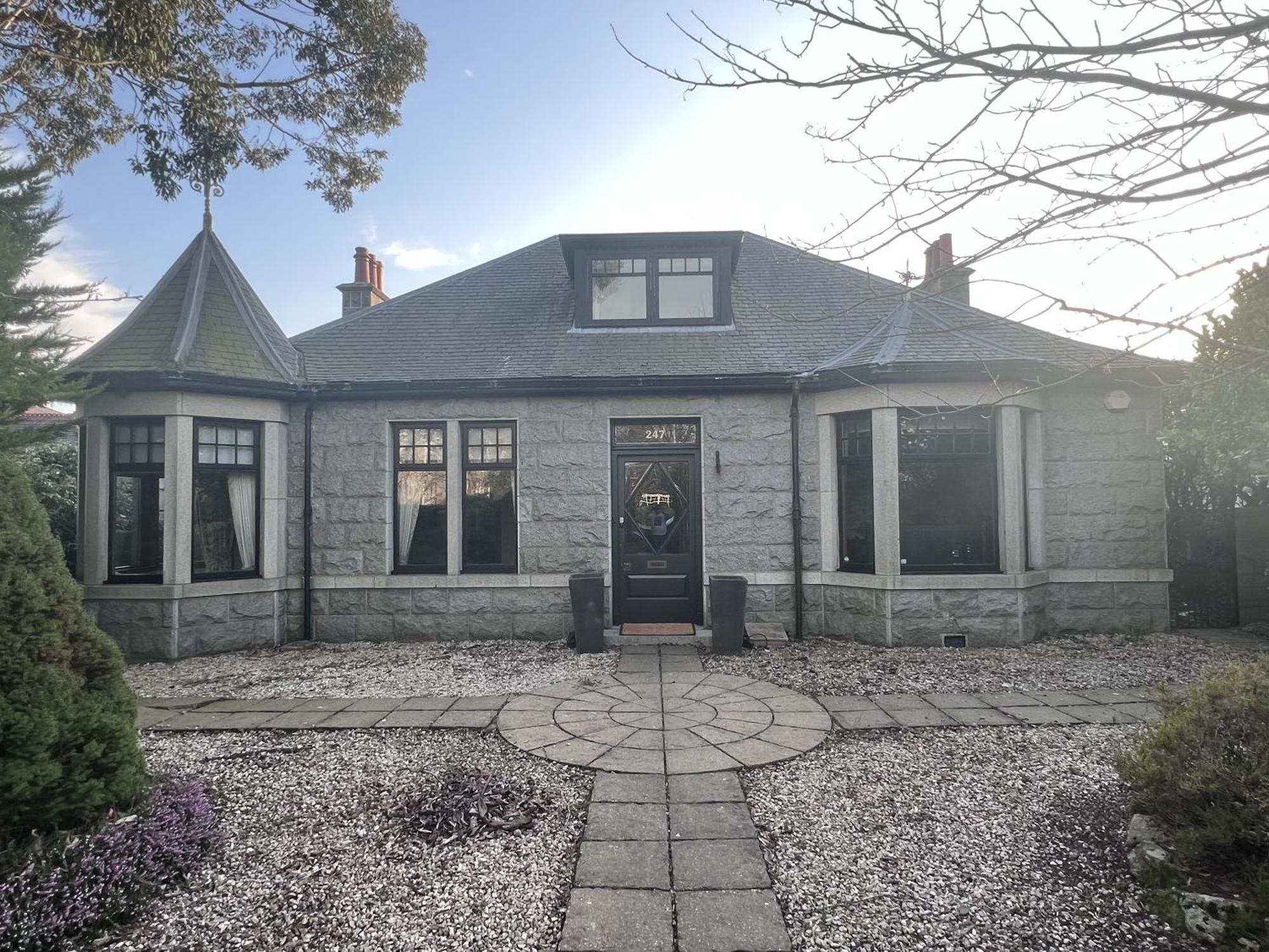 Luxury 5 Bedroom In West End