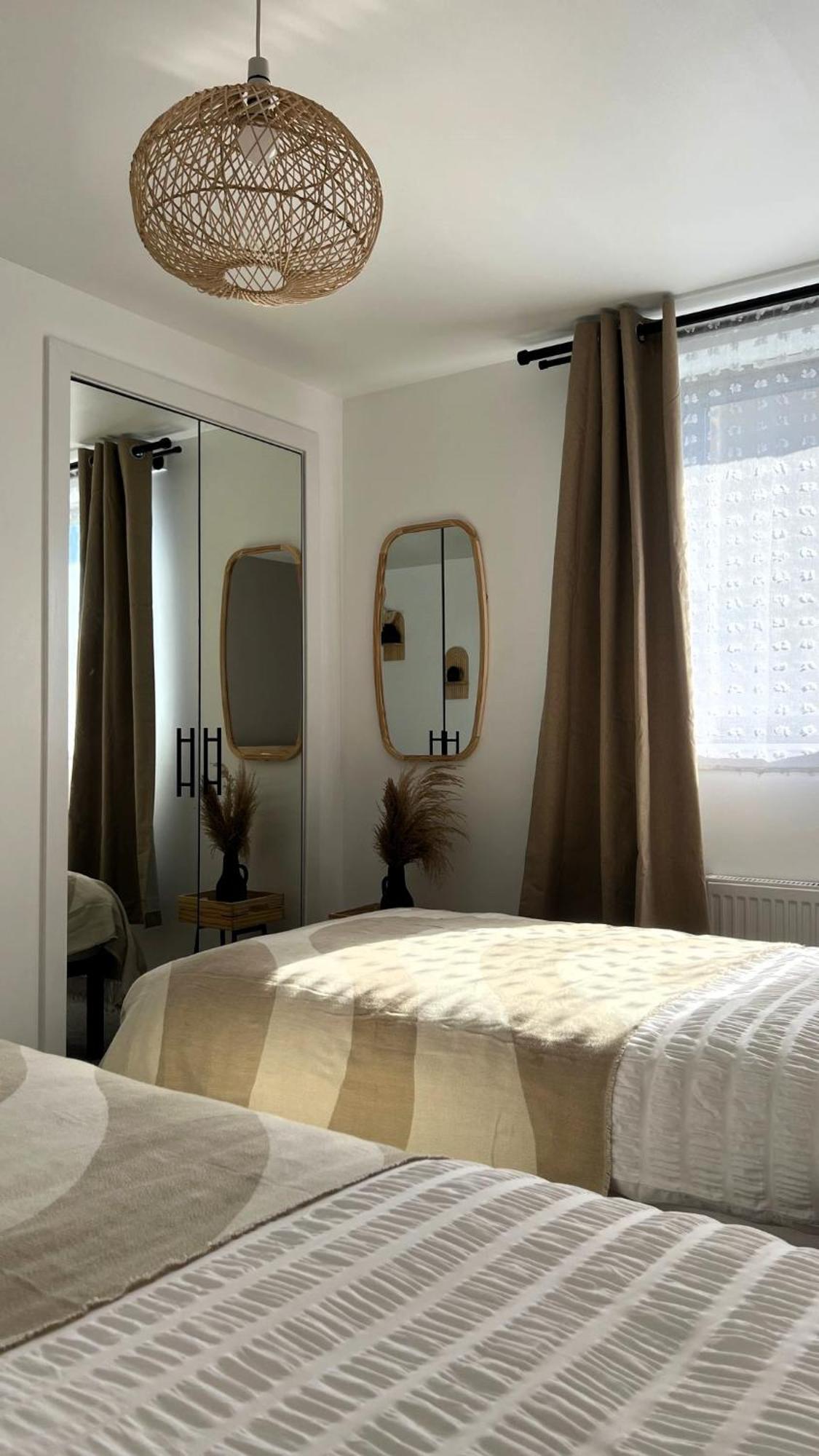 Riverside - Free Parking Apartment