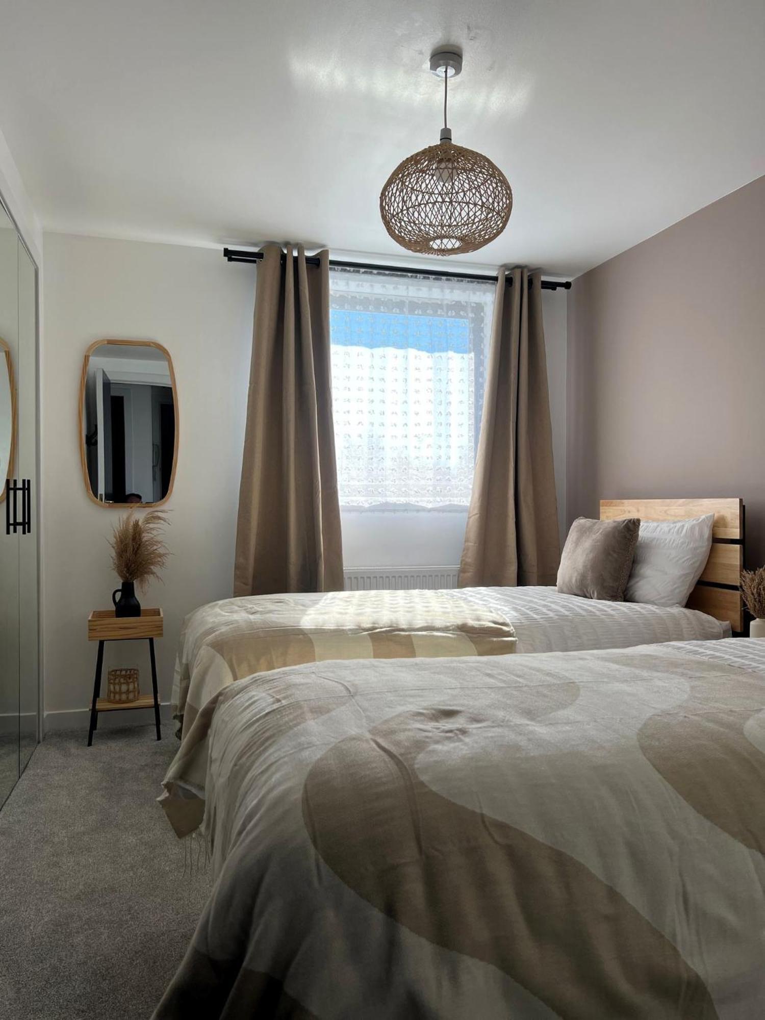 Riverside - Free Parking Apartment *
