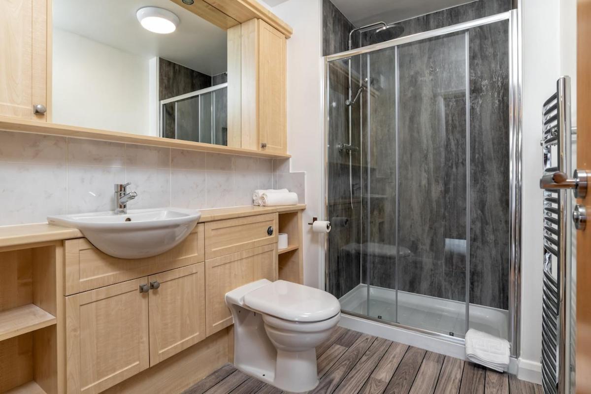 Queens Crescent - Stylish Retreat And Tranquil Apartment *