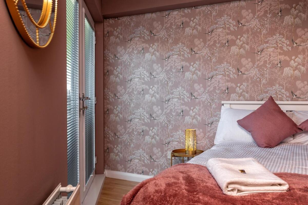 Queens Crescent - Stylish Retreat And Tranquil Apartment *
