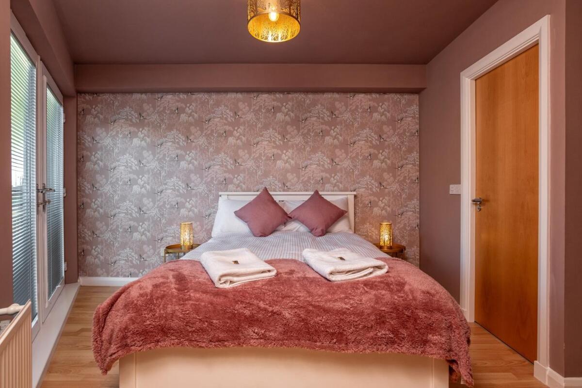 Queens Crescent - Stylish Retreat And Tranquil Apartment