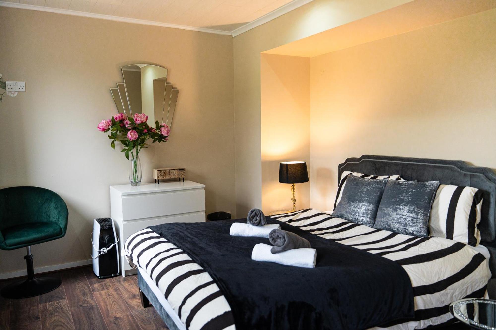 Guest house Cozy 3 Bedroom House Near Ari And Centre, Ab16, Wifi, Parking, Netflix, Pet - Friendly Aberdeen