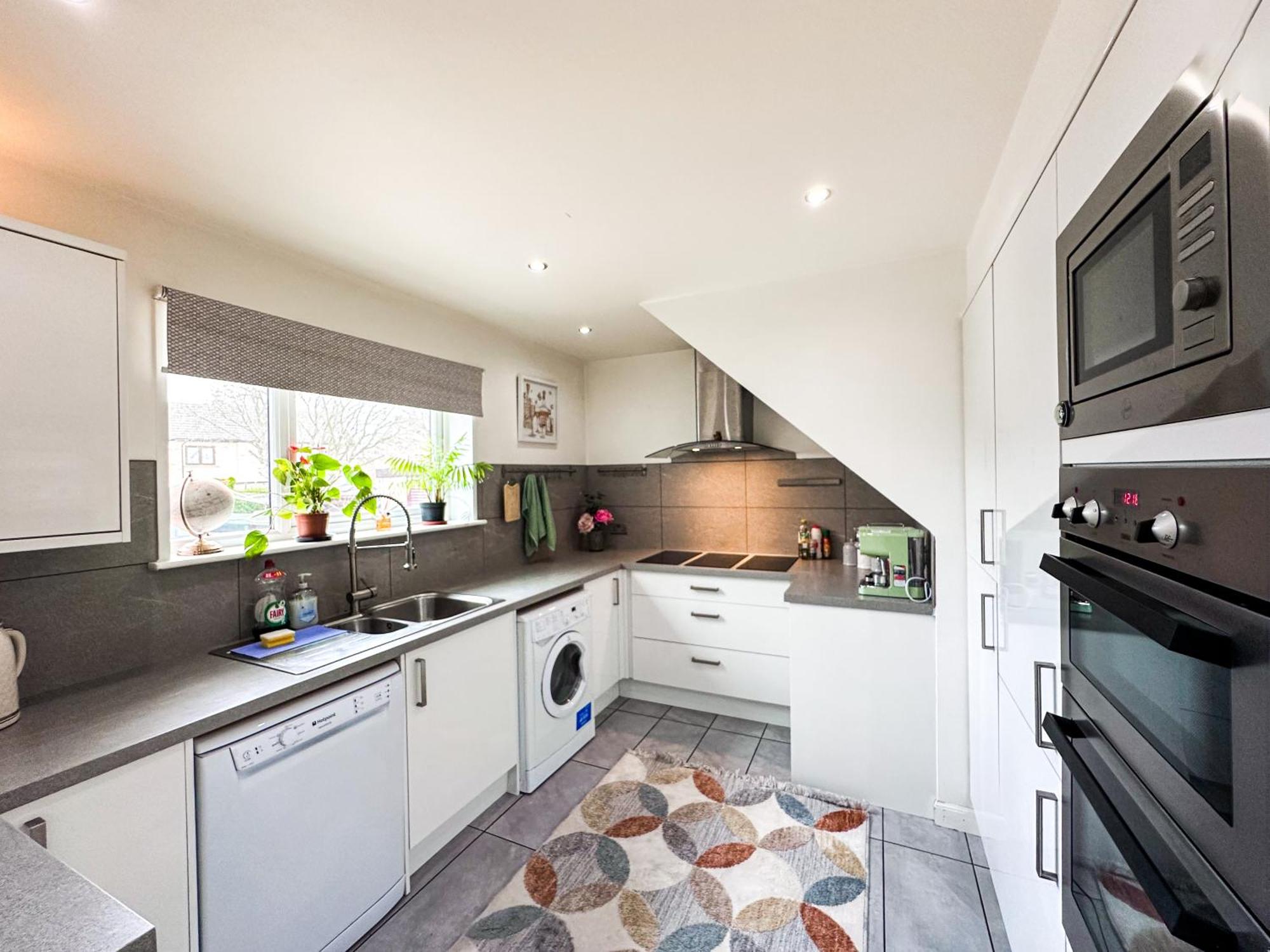 Cozy 3 Bedroom House Near Ari And Centre, Ab16, Wifi, Parking, Netflix, Pet - Friendly Guest house