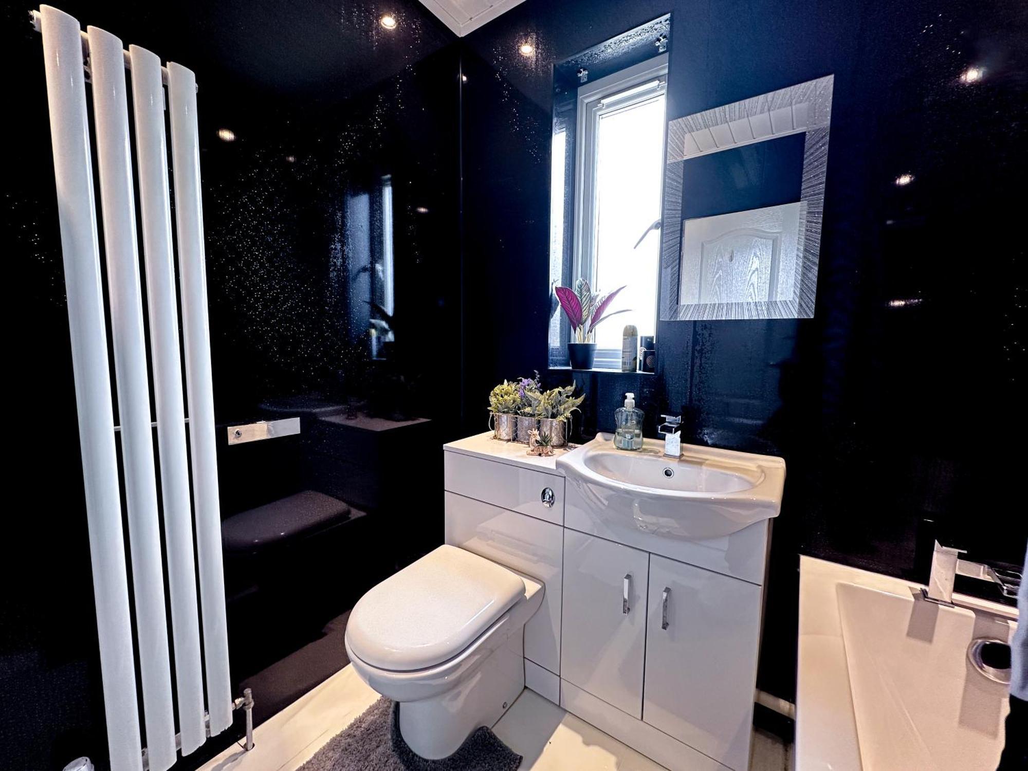 Cozy 3 Bedroom House Near Ari And Centre, Ab16, Wifi, Parking, Netflix, Pet - Friendly Aberdeen