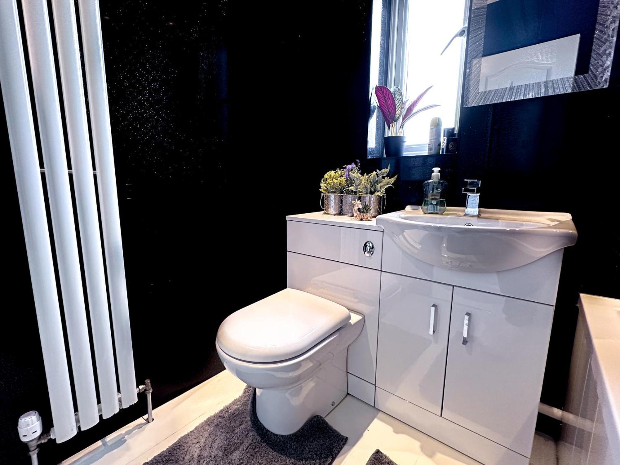 Cozy 3 Bedroom House Near Ari And Centre, Ab16, Wifi, Parking, Netflix, Pet - Friendly * Aberdeen