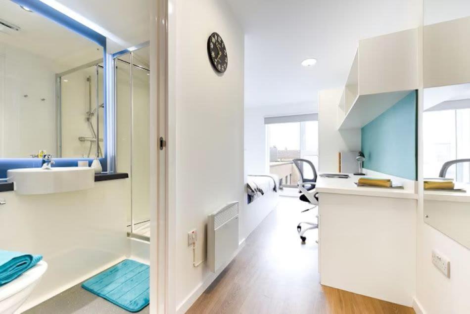 Apartment Bright And Chic Private Ensuite With Shared Kitchen At Pittrodrie Street For Students Only