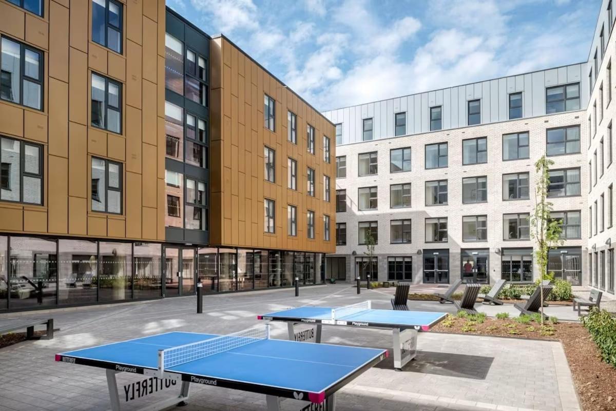 Bright And Chic Private Ensuite With Shared Kitchen At Pittrodrie Street For Students Only *
