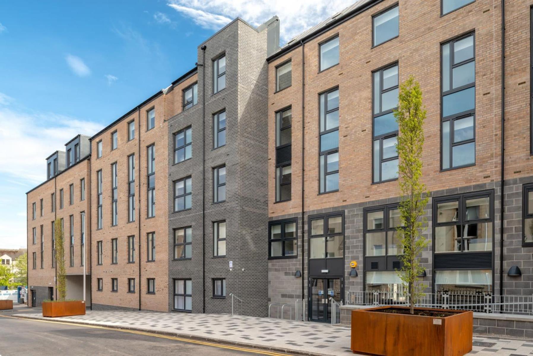 Apartment Bright And Chic Private Ensuite With Shared Kitchen At Pittrodrie Street For Students Only *