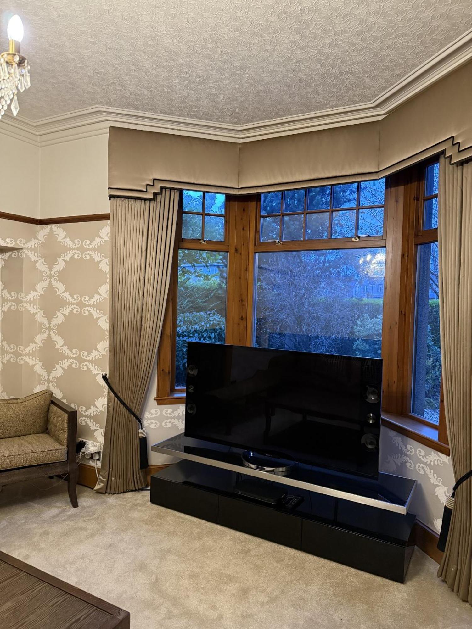 Luxury 5 Bedroom In West End *