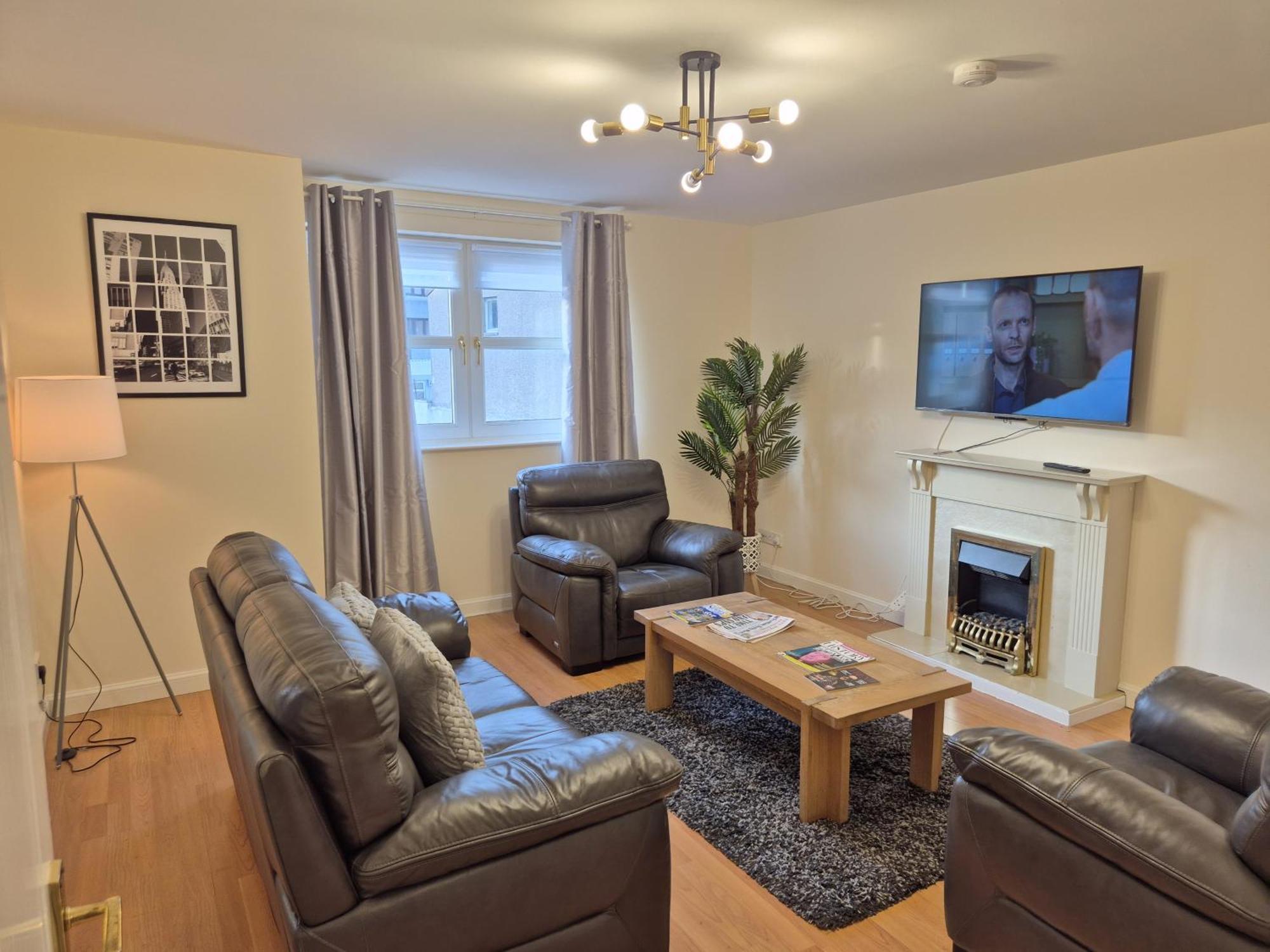 Spacious Modern 2-br In Centre Apartment