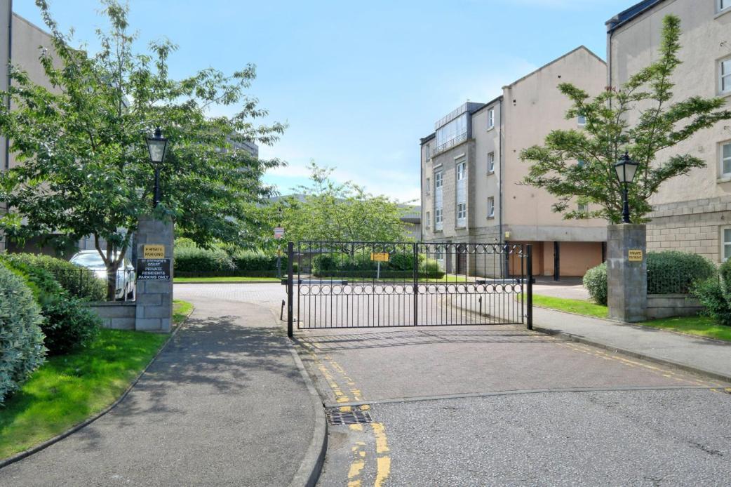 Spacious Modern 2-br In Centre *