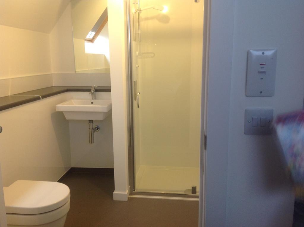 East West 3* Aberdeen