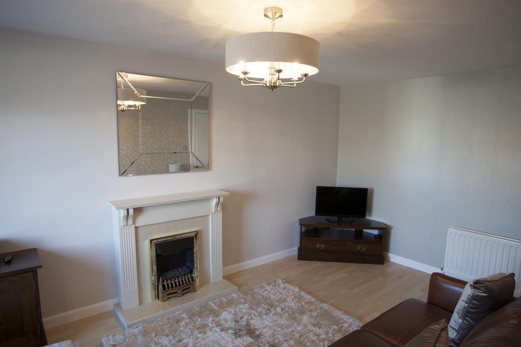 Fonthill - Central, Free Parking Off Street *