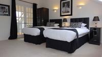 Oakhill Centre - West End Apartment