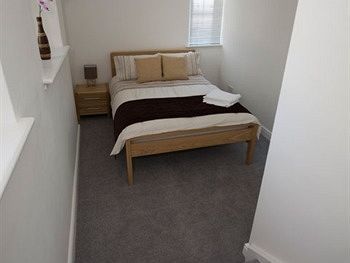 Serviced - Bloomfield Apartment