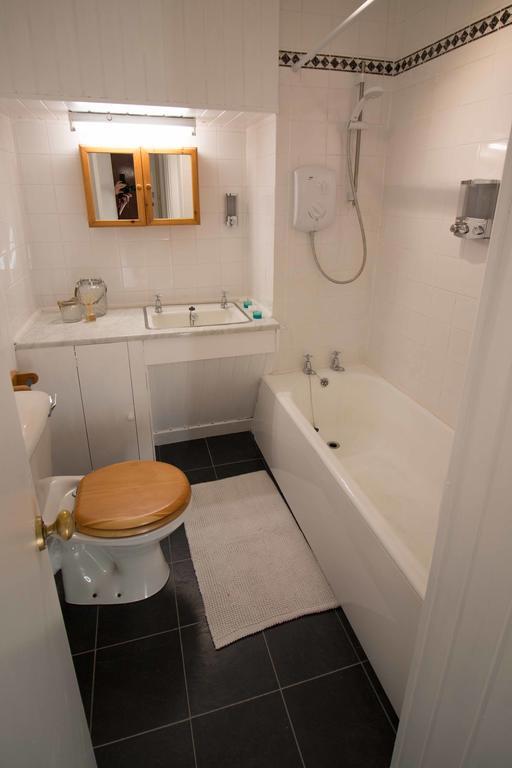 Bright & Airy Two Bed Set In Granite *
