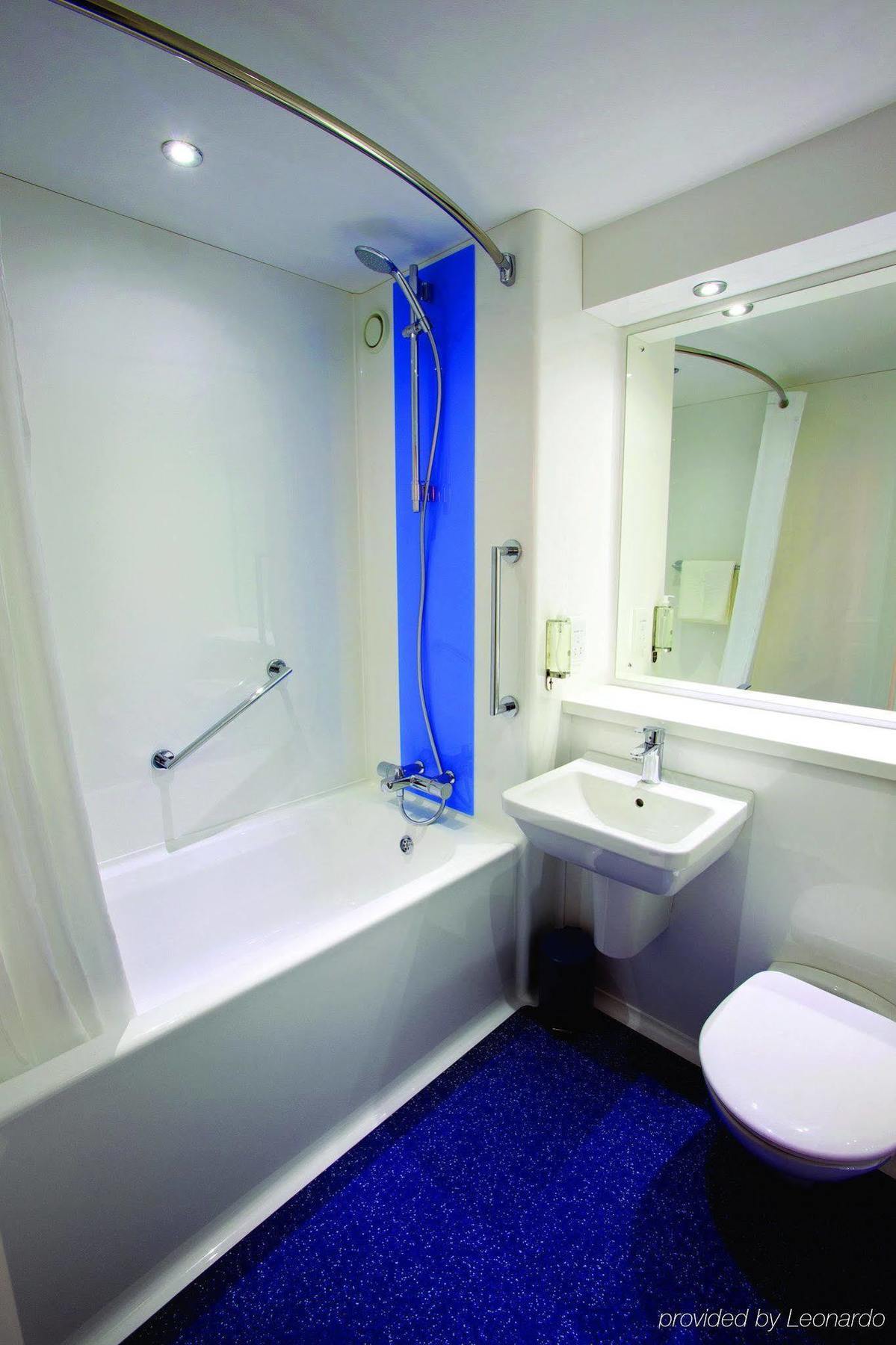 Travelodge Airport Hotel
