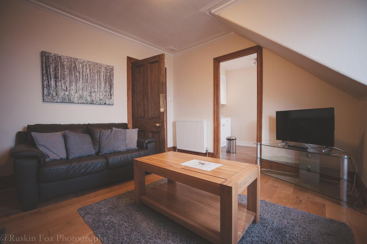 Bright & Airy Two Bed Set In Granite Apartment