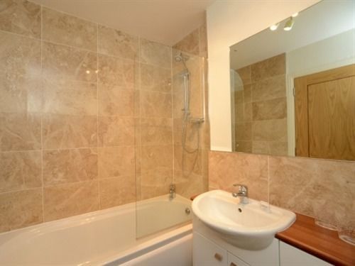 Stanley Street Apartment *