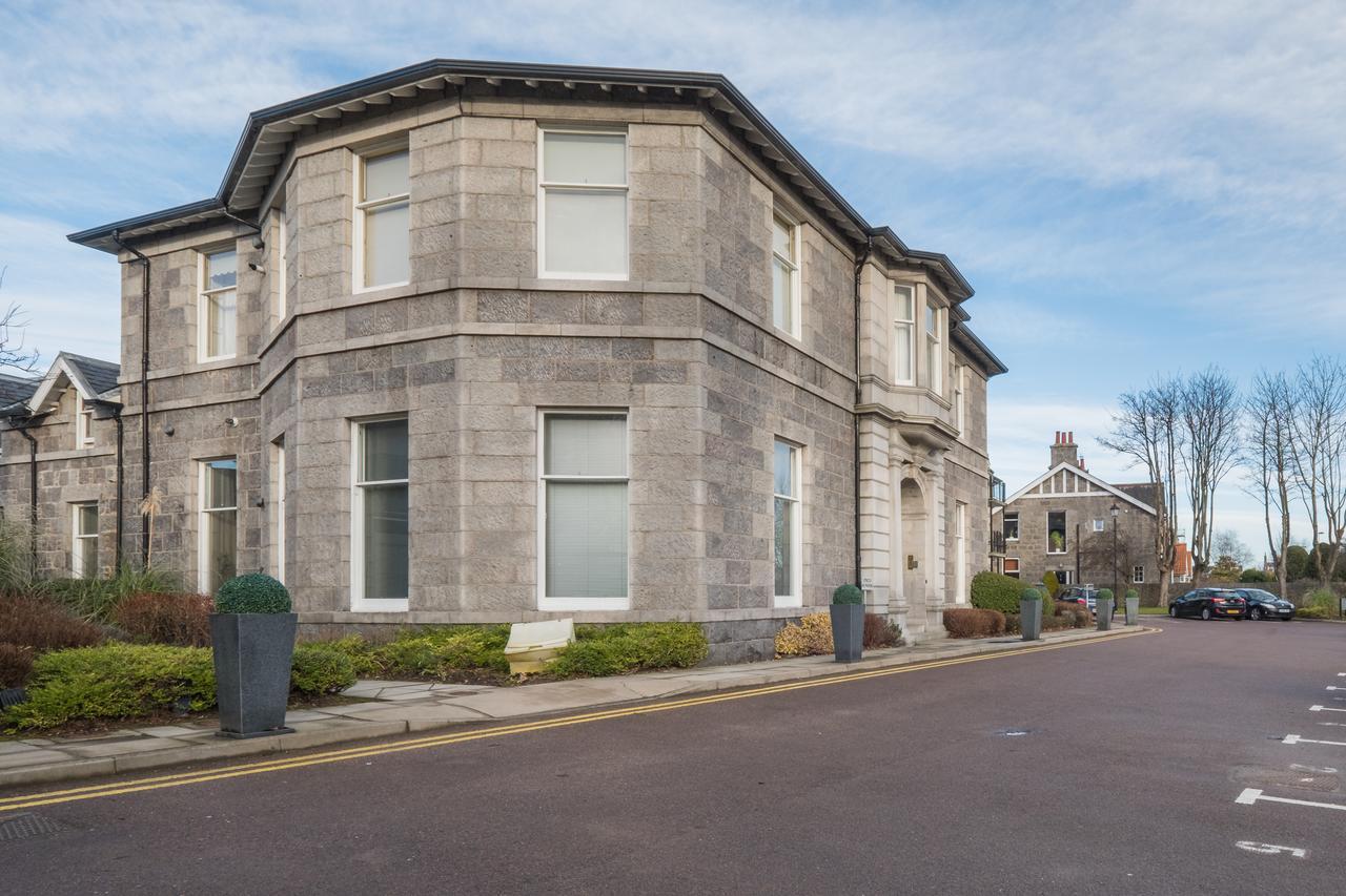 Marks At The Manor Luxury Riverside - Sleeps Up To 4, With Parking And Sky Tv *