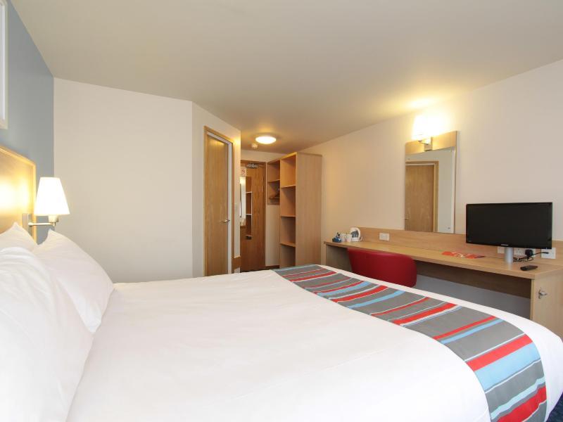 Travelodge Airport 3*
