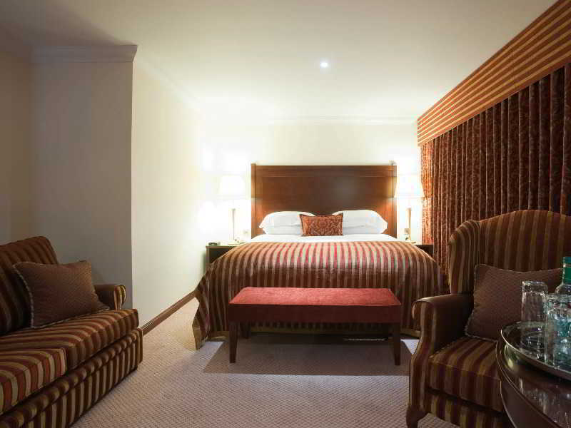 Macdonald Norwood Hall 4*