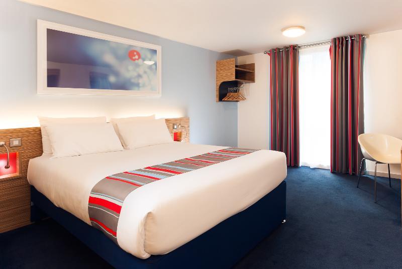 Travelodge Justice Mill Lane Hotel 3*