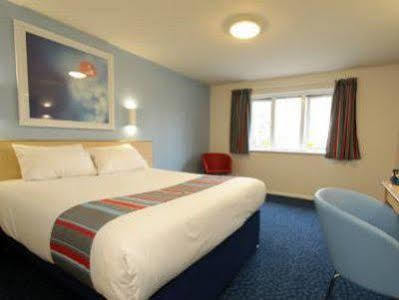 Travelodge Airport 3*