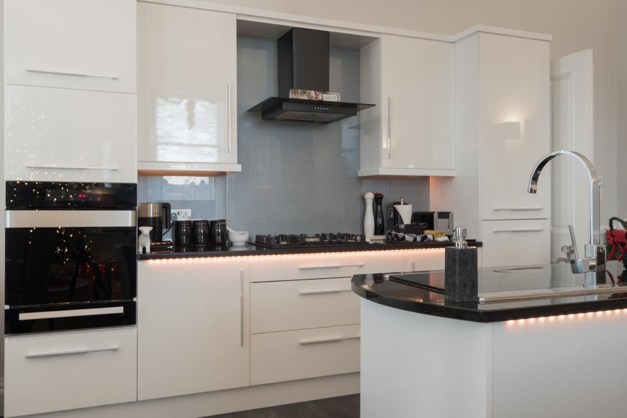 Marks At The Manor Luxury Riverside - Sleeps Up To 4, With Parking And Sky Tv Aberdeen